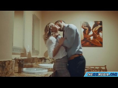 ❤️ As in busty blonde jo ferliedt yn in iepenbier toilet Slutsen op fy.pornma-com.ru ☑